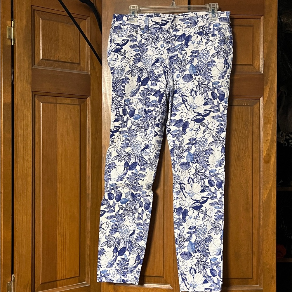 Vineyard vine bird and Floral Blue and White Pants jeans 10